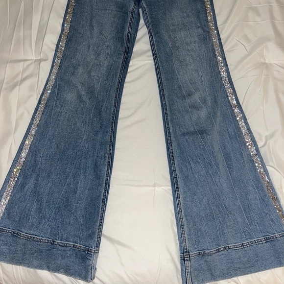 COPY - Alice & Olivia MISSA HIGH RISE WIDE LEG CRYSTAL SIDE JEAN - Picture 2 of 9